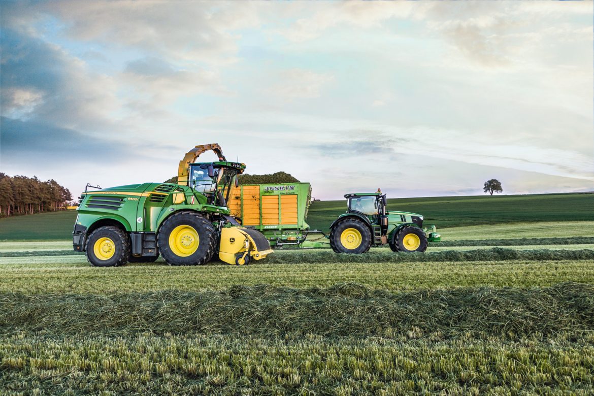 The John Deere Dura Line smooth roll scraper is now available with all three customer packages for the 8000i and 9000i series harvesters to meet different harvesting requirements.