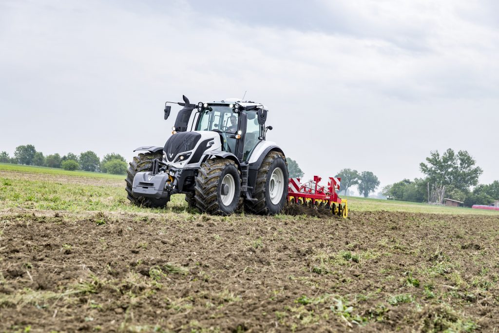 Stable year for tractor registrations in 2019 – CEMA