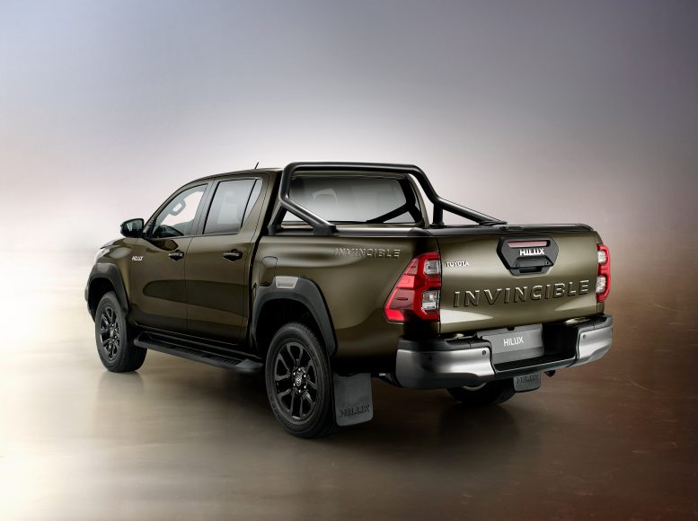 HILUX-3_4-back