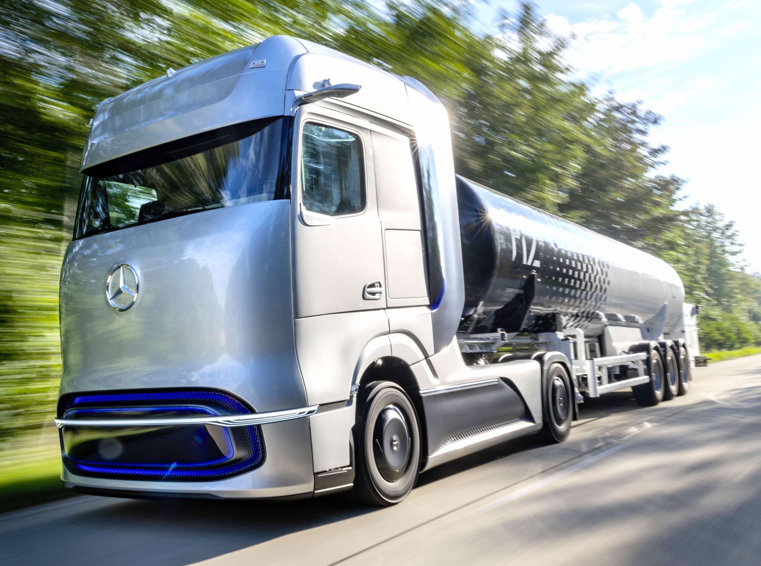 MercedesBenz unveils hydrogenpowered Actros test truck Wheels and
