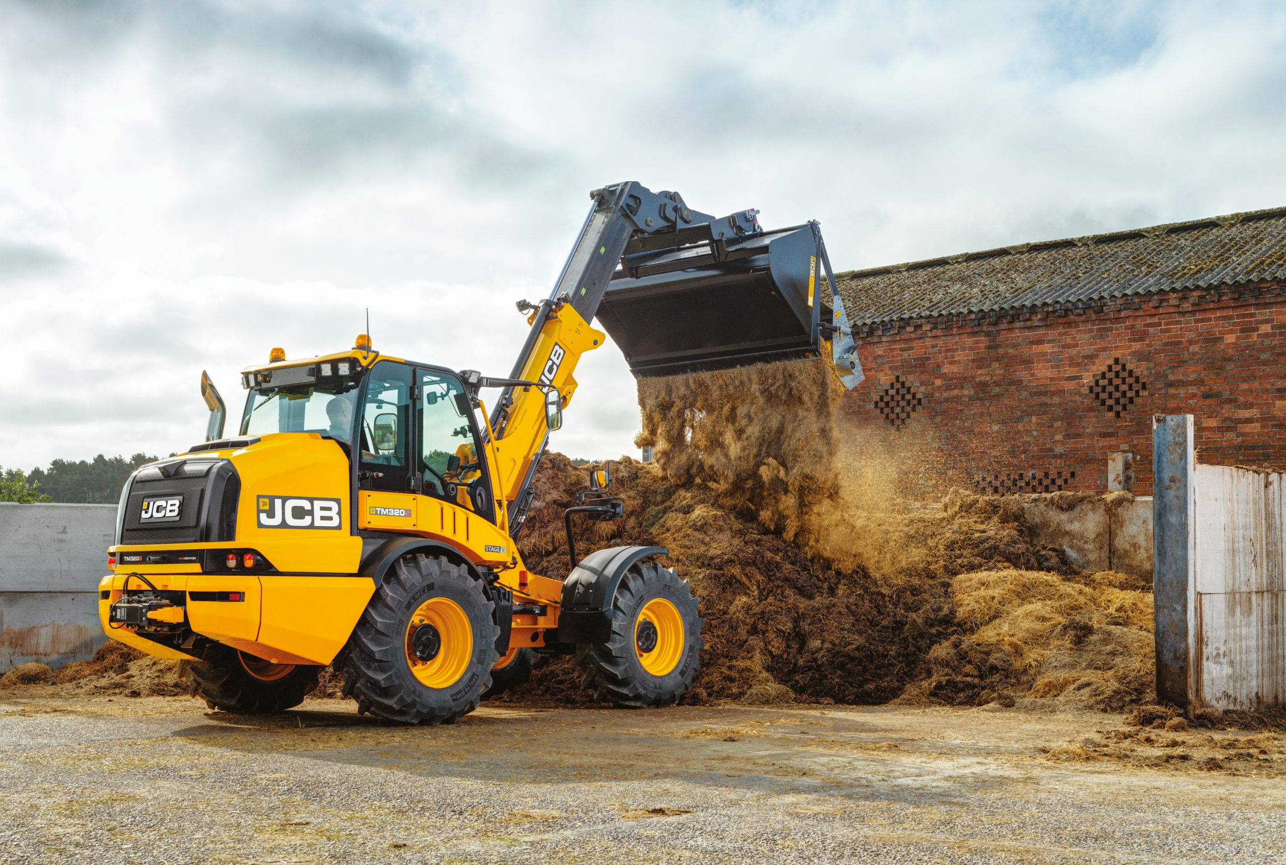 JCB claims industryfirst features for new high speed telescopic