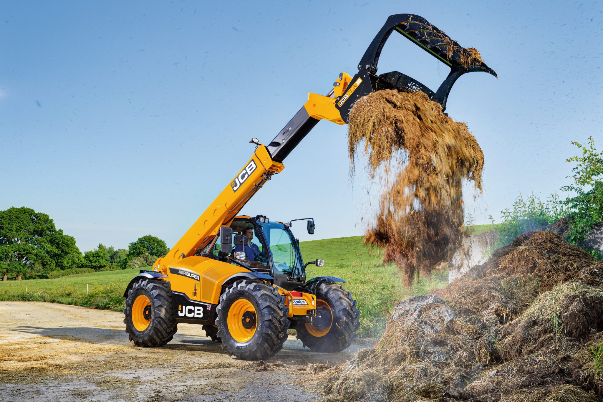 jcb-extends-loadall-range-with-the-new-538-70-telehandler-wheels-and
