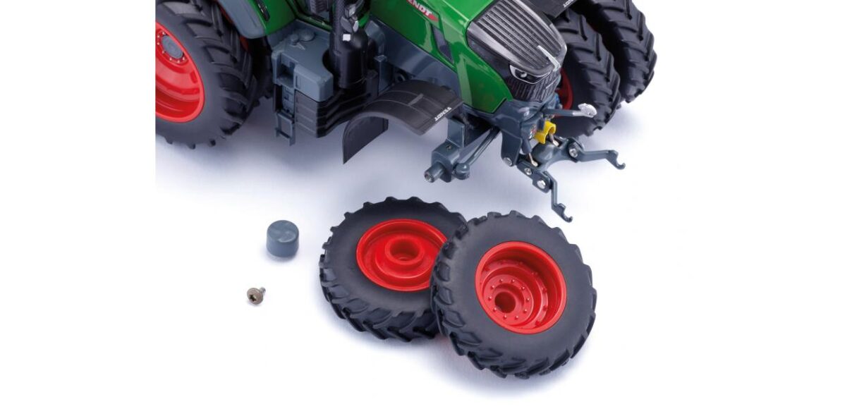 Row crop tyres turn the WIKING model Fendt 726 Vario into hulking US ...